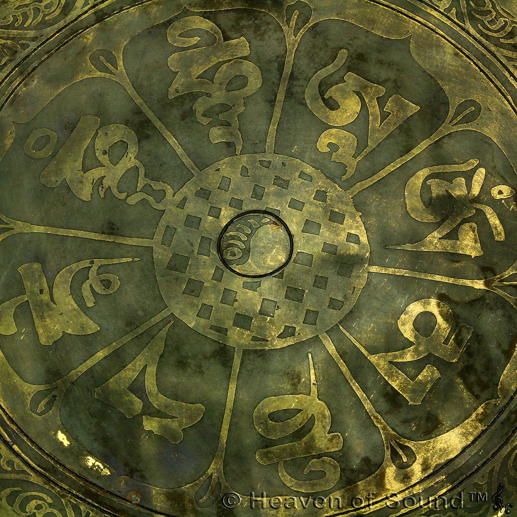 Zoom in on Dark etched Tantra & Happiness bowl #0586 "Eros", only at Heaven of Sound