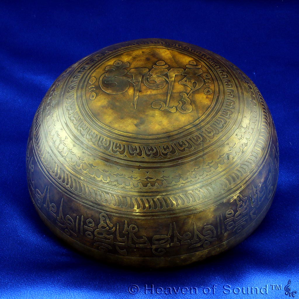 Intriguing etched "Alpha Wave" singing bowl #1136 for powerful meditation & de-stressing, exclusively at Heaven of Sound - 2