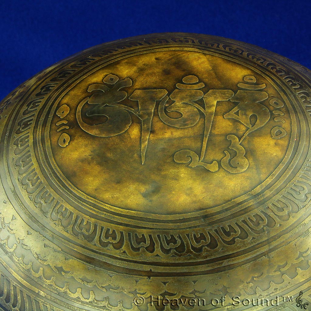 Stunning etched "Alpha Wave" singing bowl #1136 for powerful meditation & de-stressing, exclusively at Heaven of Sound - 5