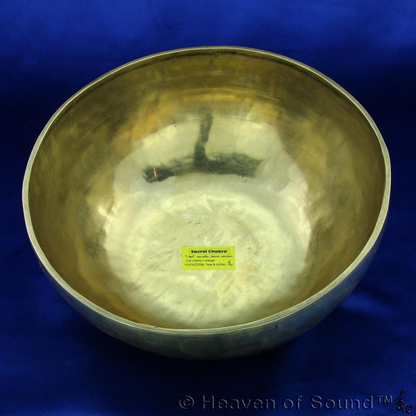 Polished certified planetary sing bowl "Sacral Chakra"  #2474 from Heaven of Sound - 1