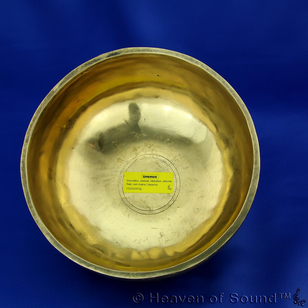Hand hammered singing bowl for relaxation