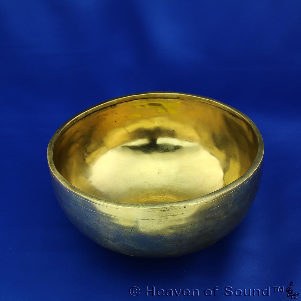 Hand hammered singing bowl for relaxation