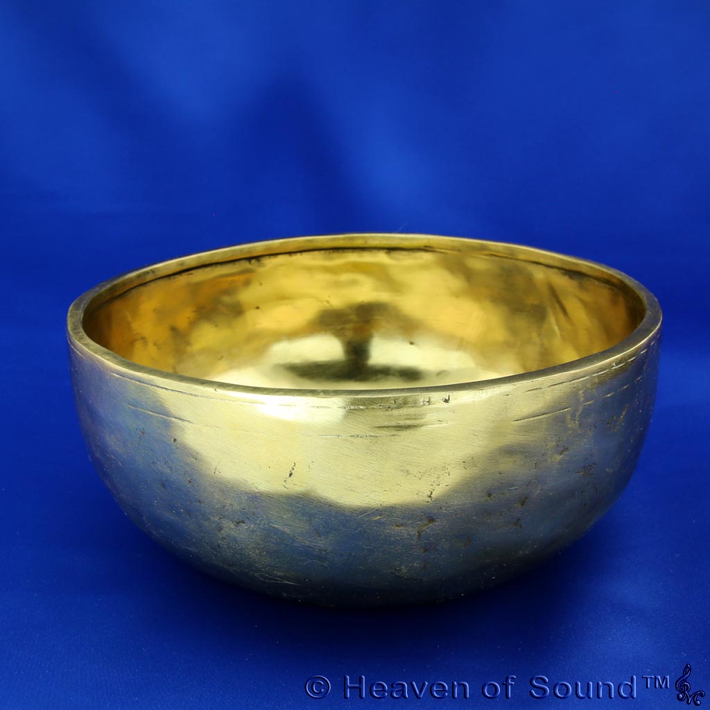 Hand hammered singing bowl for relaxation